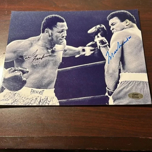Joe Frazier & Muhammad Ali Signed 8x10 Boxing Photo Original - Picture 1 of 2